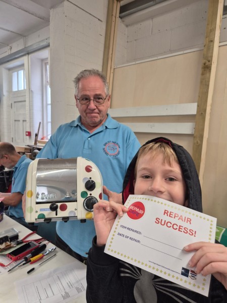 Repair Cafe success - but more volunteers are urgently needed