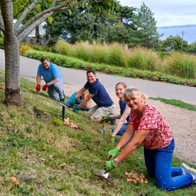 Little Green Change volunteers planting the daffodil bulbs