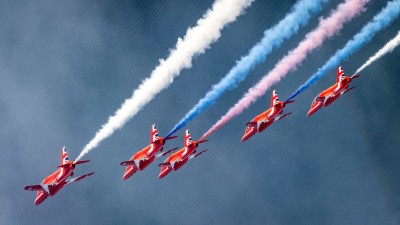 Red Arrows diving downward