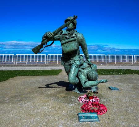 statue of soldiers with poppy wreaths