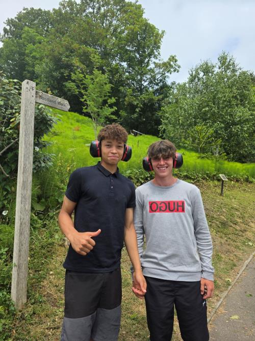 woodroffe students on work experience in the gardens