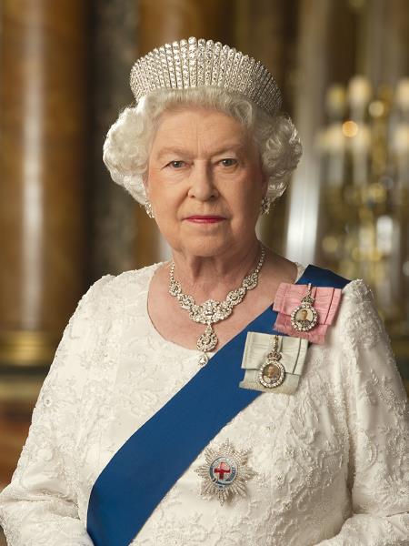 Council pays tribute to The Queens unwavering service